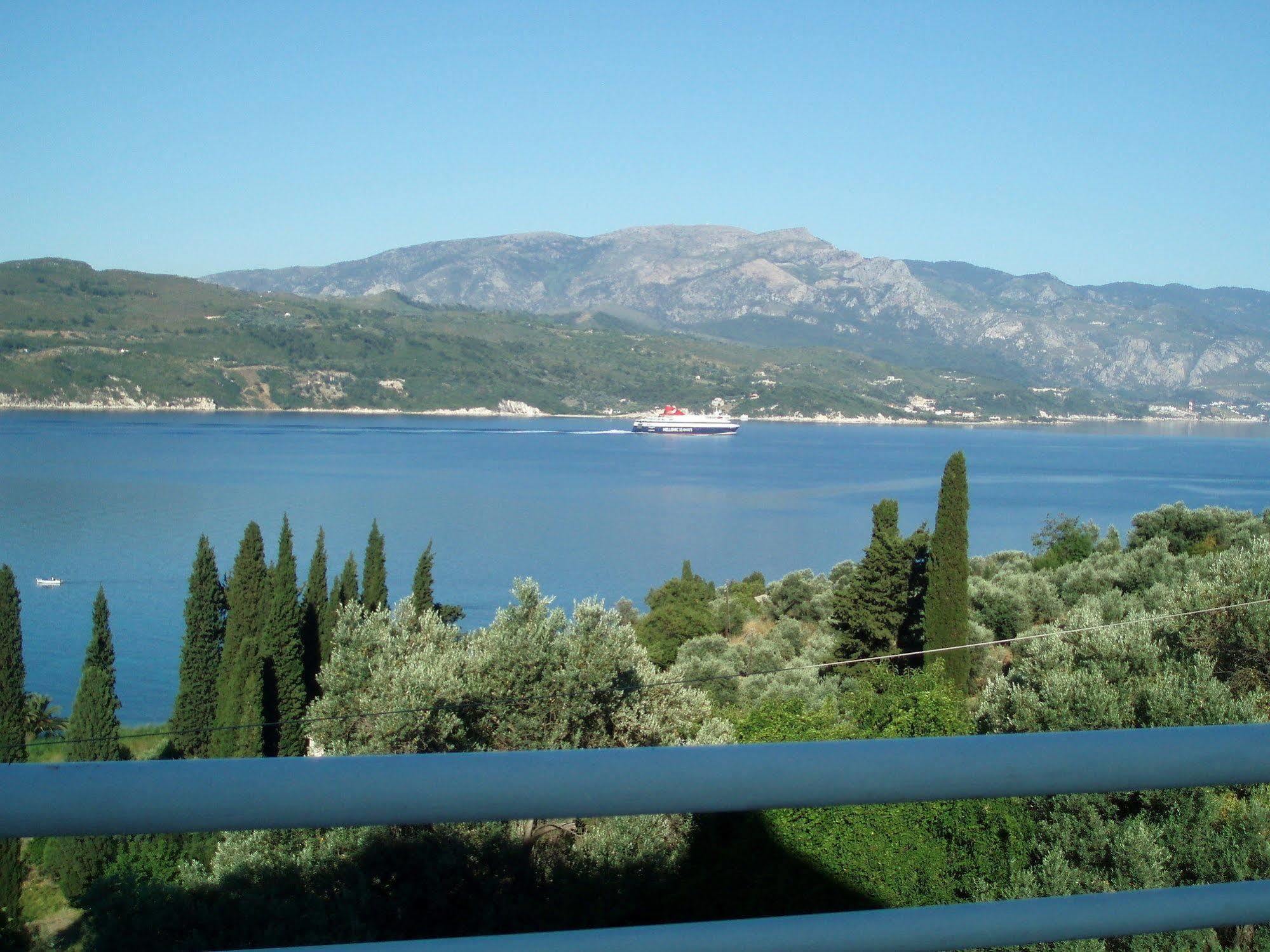 Scorpios Hotel & Suites Samos Town Exterior photo